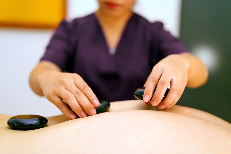 Lávaköves masszázs